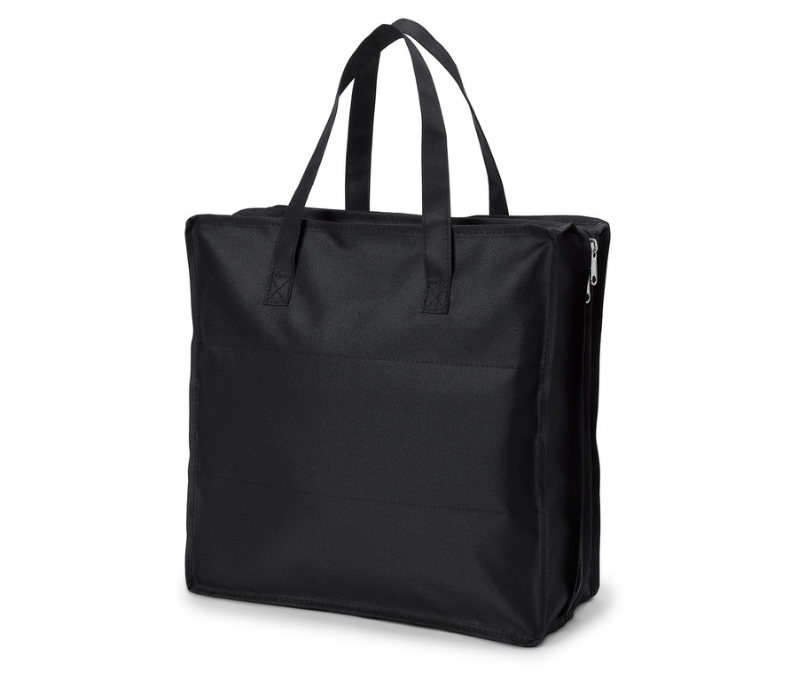 Un sac de transport noir avec fermeture éclair est posé sur un fond blanc.