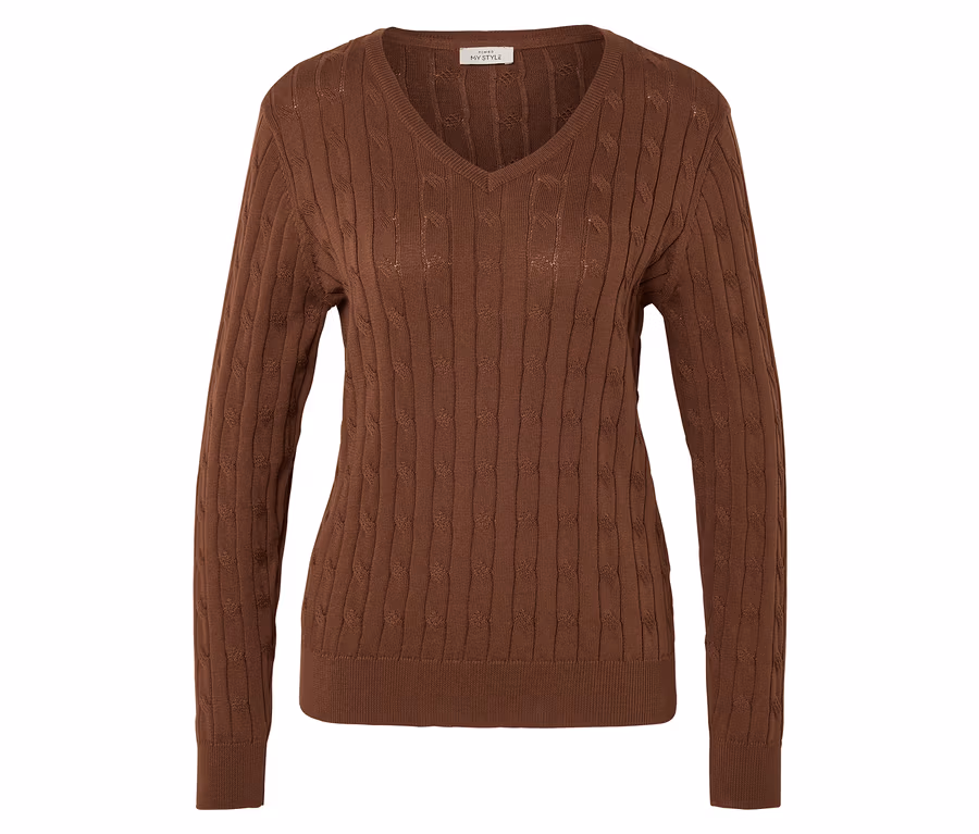 Pull en maille torsadée couleur cognac, avec col en V et manches longues.