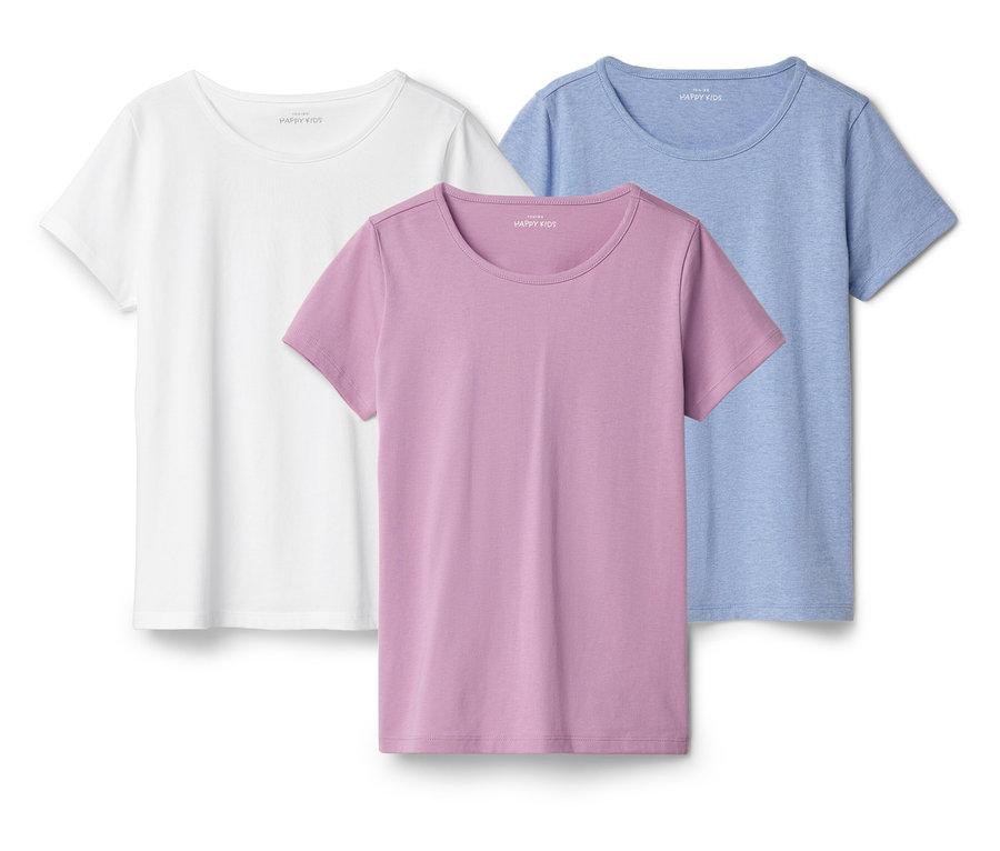 Trois t-shirts à manches courtes empilés les uns sur les autres : blanc, violet et bleu.