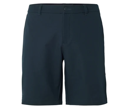 Gros plan d'un short bleu marine.