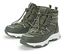 Deux bottes d'hiver vert olive avec semelle blanche et lacets à stoppeur.