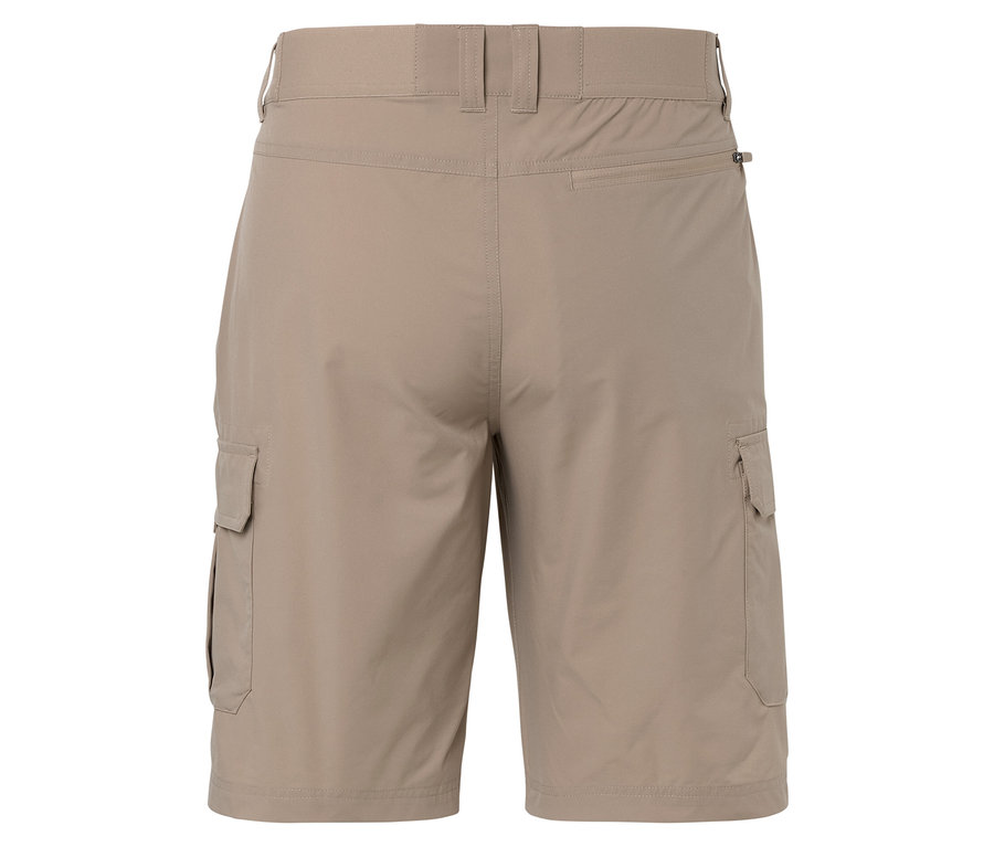 Gros plan sur le dos d'un short beige avec des poches.