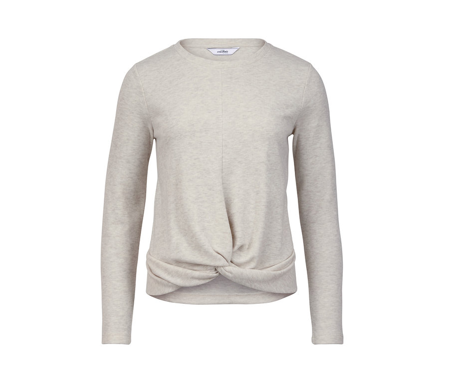 Pull en tricot beige avec détail enroulé au centre.