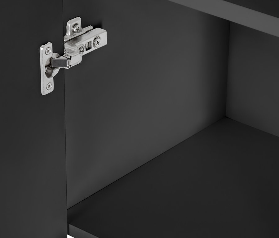 Détail de l'intérieur d'une armoire haute de salle de bain « Eklund » anthracite avec charnières.
