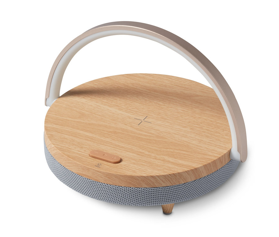 Haut-parleur Bluetooth avec chargeur sans fil et veilleuse LED sur fond blanc.
