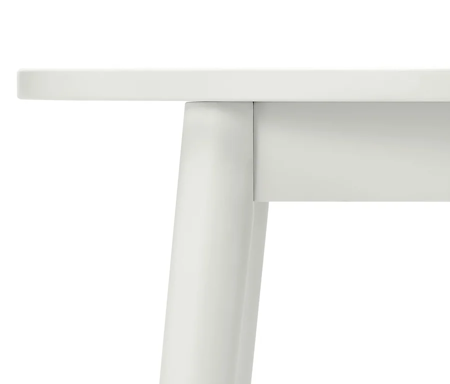 Gros plan sur une table basse.
