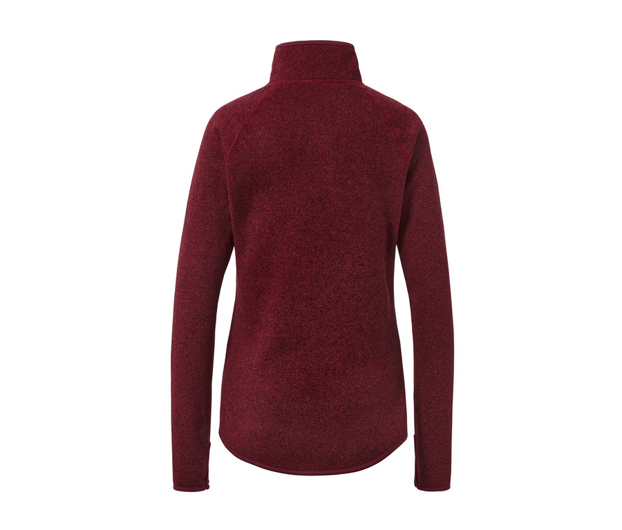 Veste en maille polaire rouge foncé.