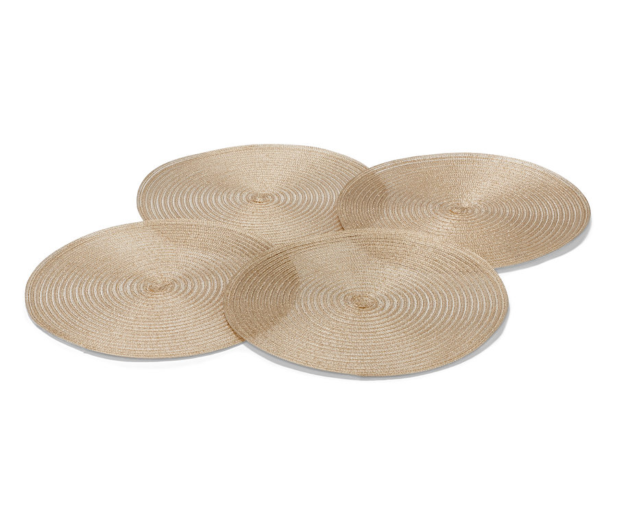 Quatre sets de table ronds et dorés.