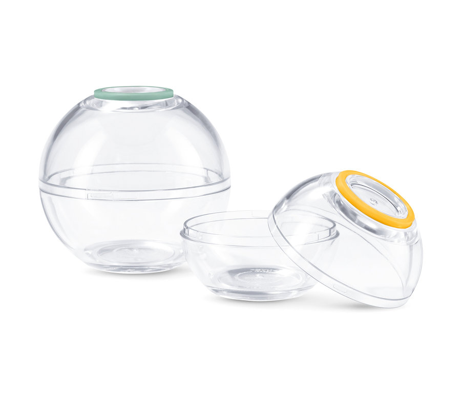Deux 2 boîtes fraîcheur en forme de boule transparentes.