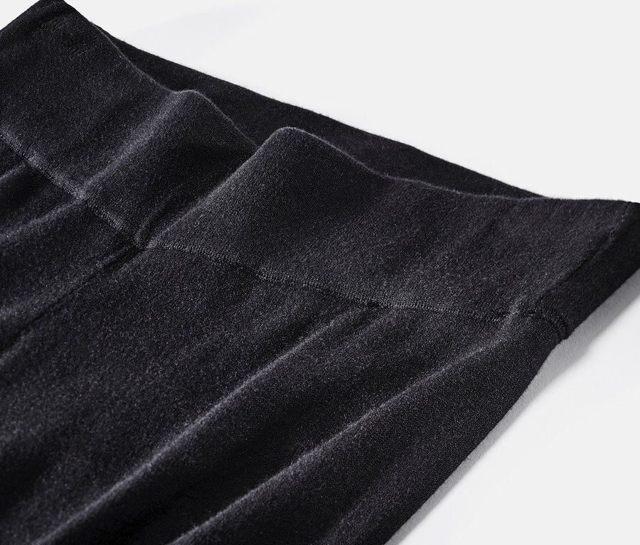 Gros plan sur un pantalon souple avec ceinture confort.