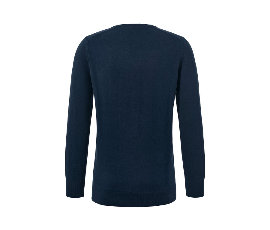Pull bleu marine à encolure en V.