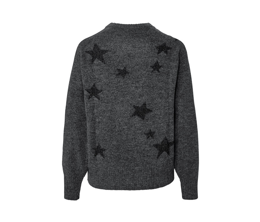 Pull en maille gris avec étoiles noires.