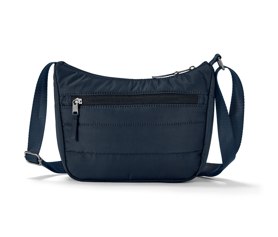 Un sac bandoulière bleu posé sur un fond blanc.