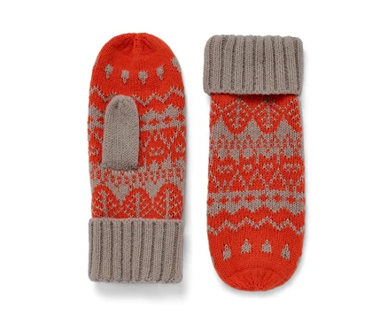 Deux moufles en maille à motifs norvégiens orange et gris.
