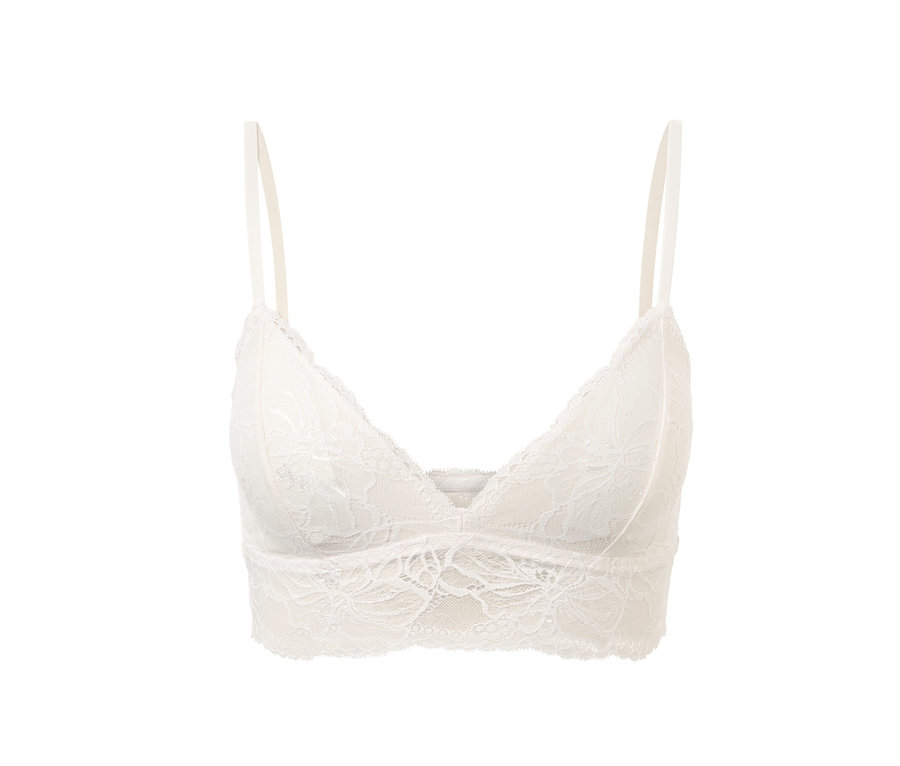 Brassière en dentelle blanche sur fond blanc.