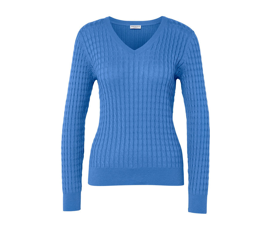 Pull en maille torsadée bleu.