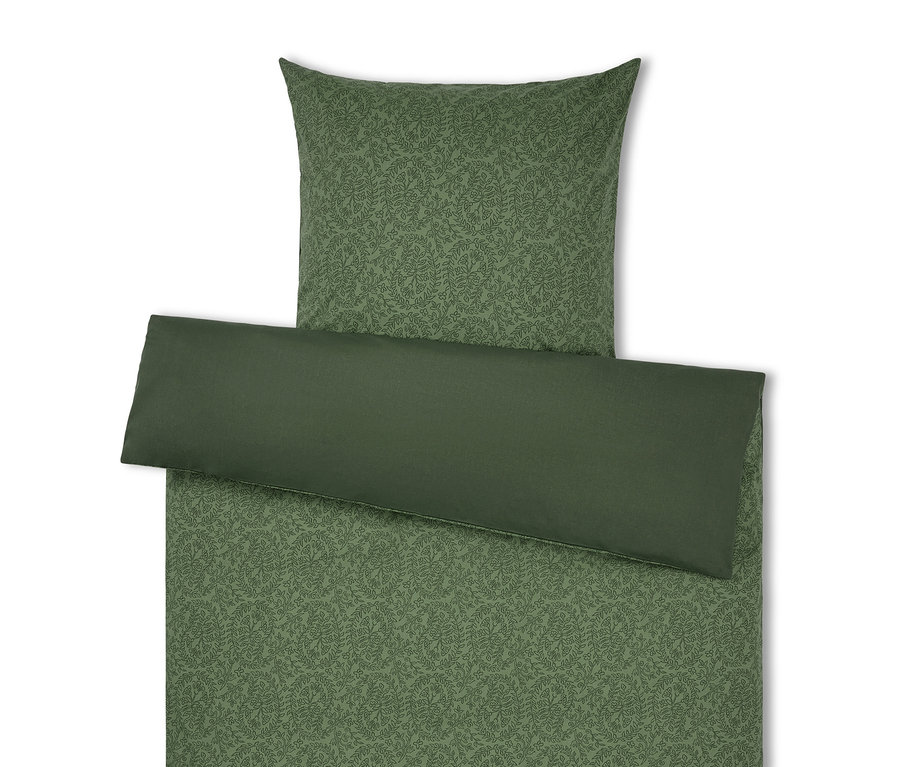 Linge de lit vert avec motif floral et oreiller vert uni.