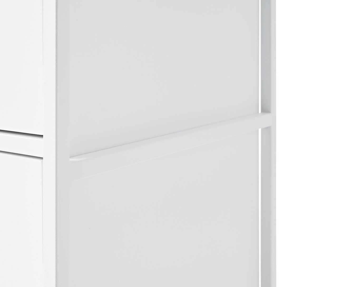 Détail d'une commode blanche »KLAAR« avec 4 tiroirs.