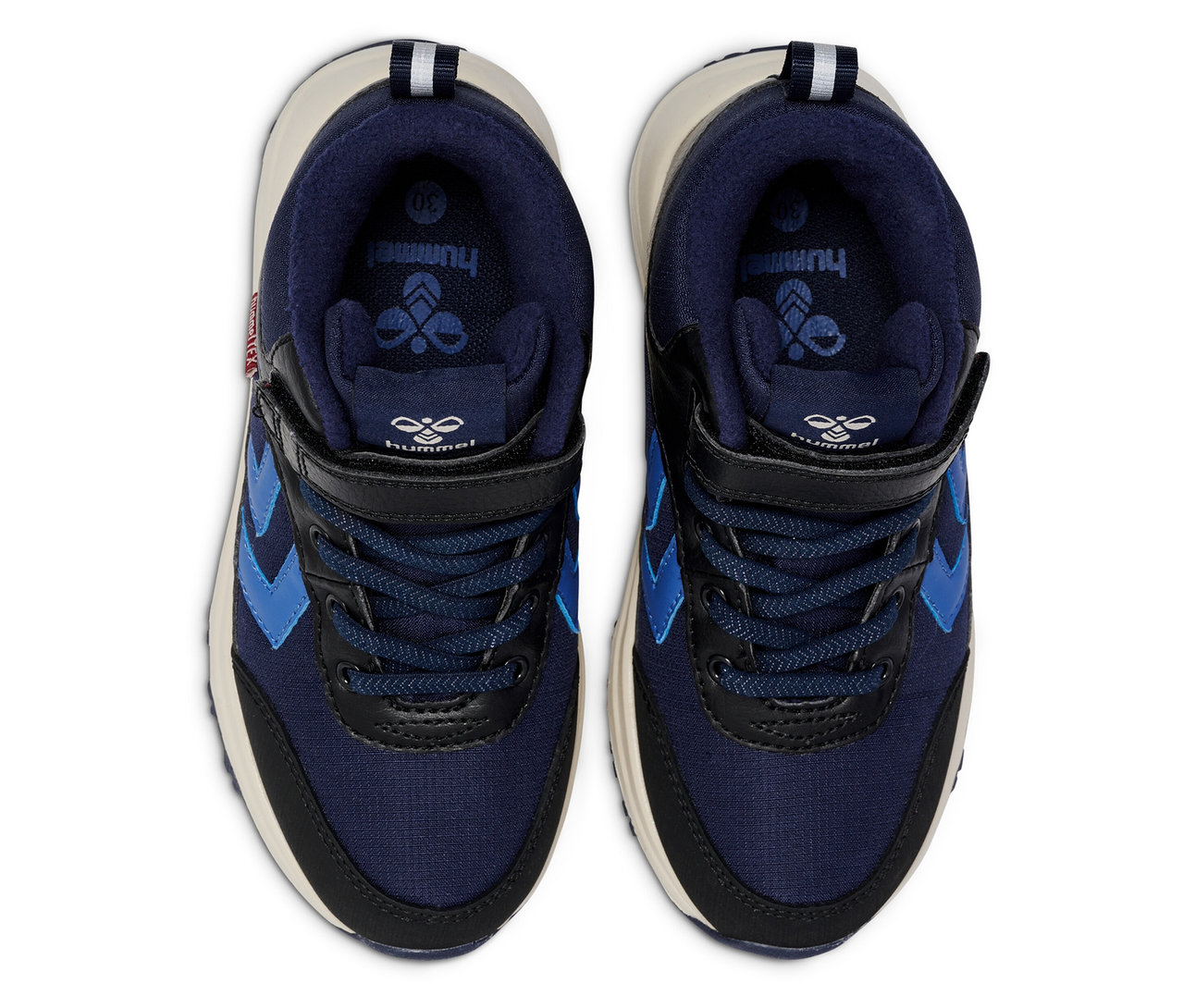 Deux chaussures bleues Hummel Root Tex Jr. sont placées côte à côte.