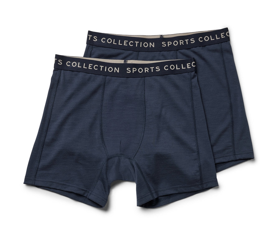 Deux boxers bleus avec de la laine mérinos sont posés l'un sur l'autre.