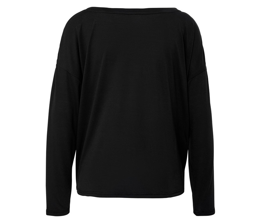 T-shirt noir à manches longues.