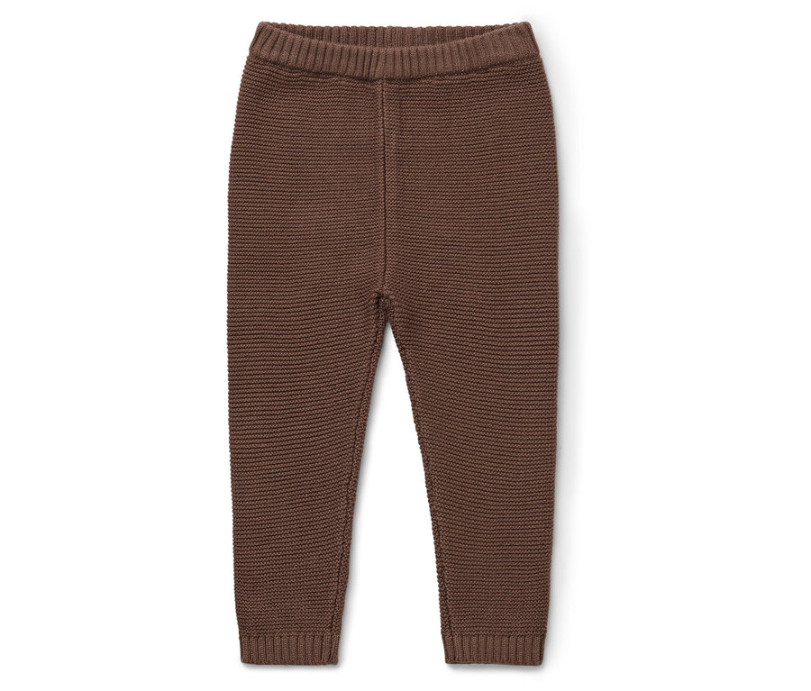 Leggings en tricot marron sur fond blanc.
