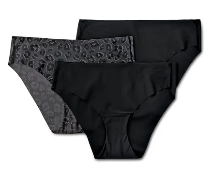 Trois paires de culottes pour femmes. Deux sont noires, une a un imprimé animal.