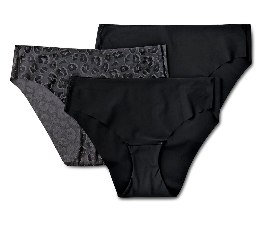 Trois paires de culottes pour femmes. Deux sont noires, une a un imprimé animal.