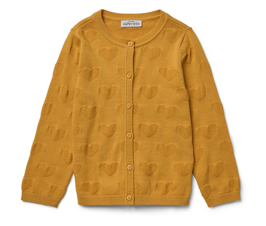 Cardigan jaune tricoté avec des boutons et des coeurs en relief.