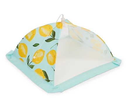 Couverture en maille avec motif citron sur fond bleu clair.