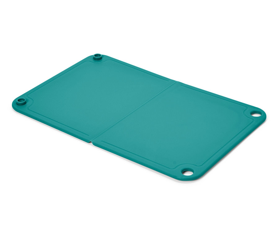 Une planche à découper turquoise sur un fond blanc.