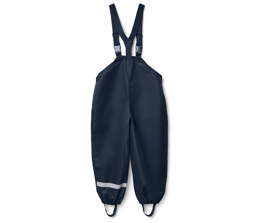 Pantalon de pluie bleu marine à bretelles avec une bande réfléchissante sur les jambes.