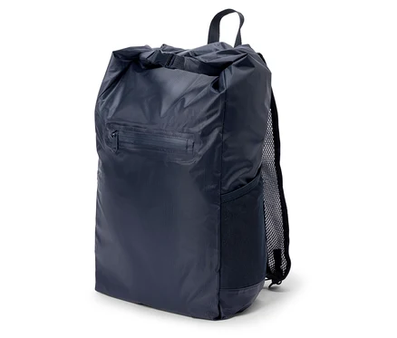 Sac à dos bleu marine avec cordon de serrage, poche zippée et poche latérale en filet.