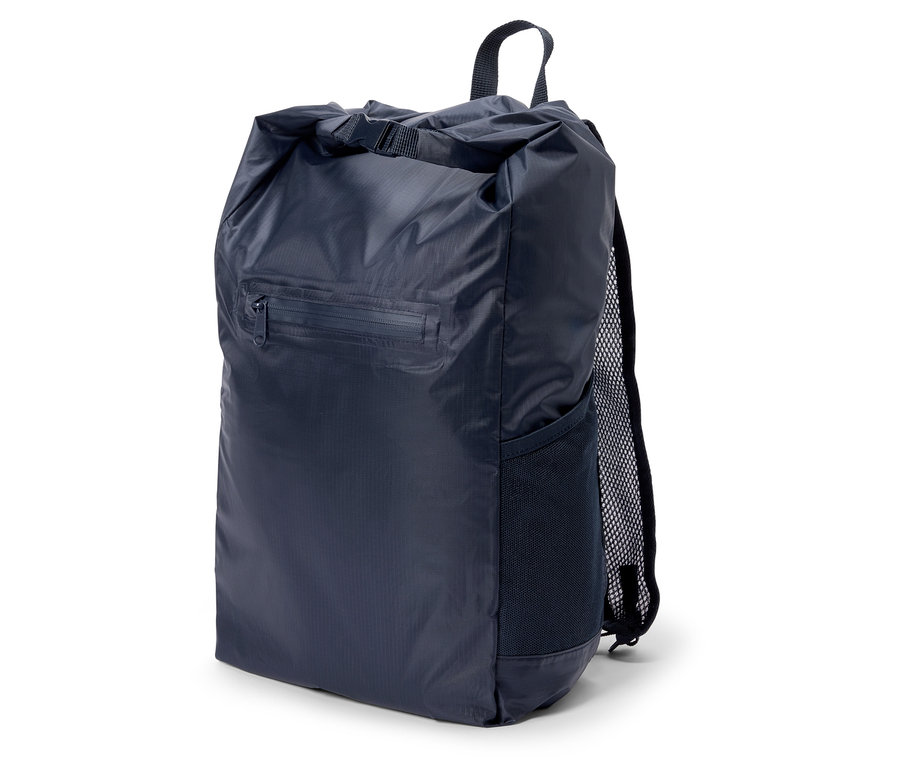 Sac à dos bleu marine avec cordon de serrage, poche zippée et poche latérale en filet.