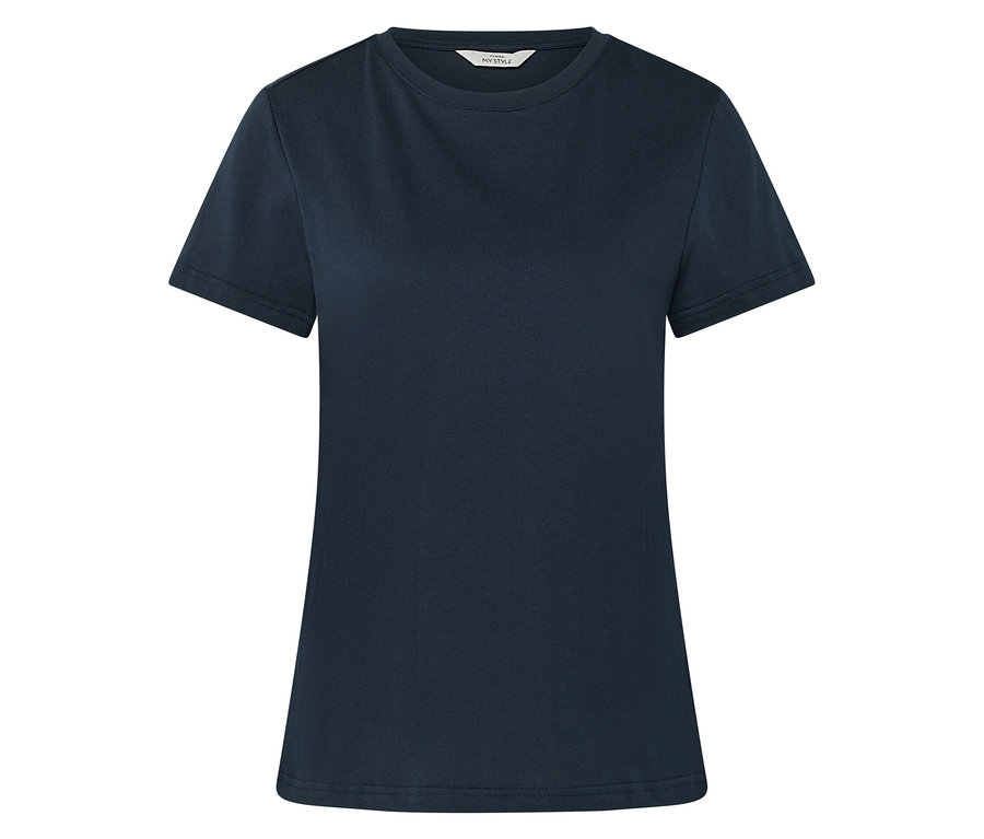 Un t-shirt bleu marine posé sur un fond blanc.
