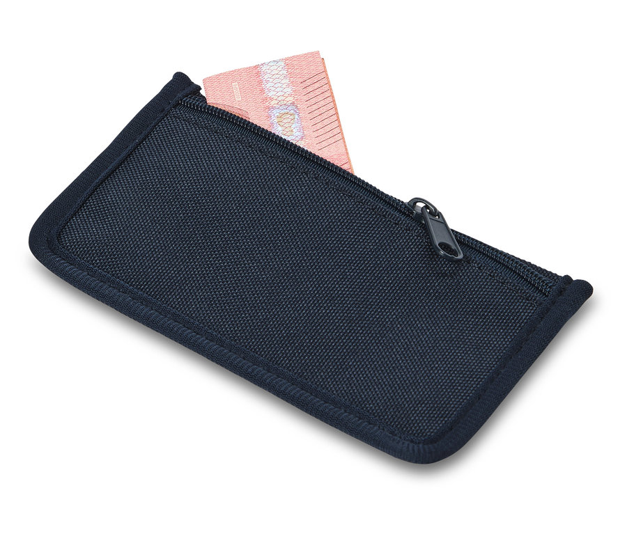 Des billets dépassent d'un porte-monnaie zippé bleu marine partiellement ouvert.