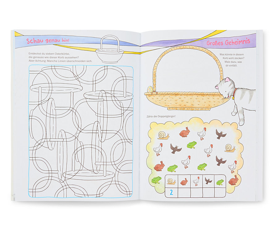 Livre de jeux ouvert : La page de gauche présente un labyrinthe de paniers de Pâques, la page de droite un panier, un chat et des animaux à compter.