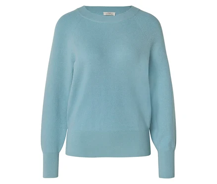 Pull en maille fine bleu clair avec col rond, manches raglan et bords-côtes.