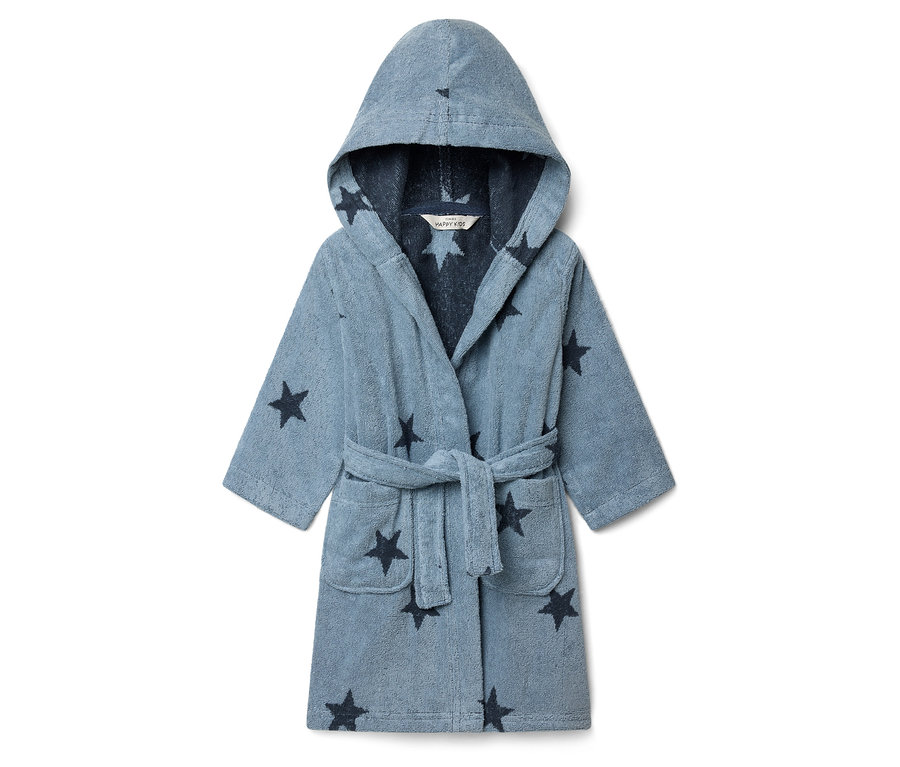 Un peignoir bleu à motif d'étoiles avec une capuche posé sur un fond blanc.