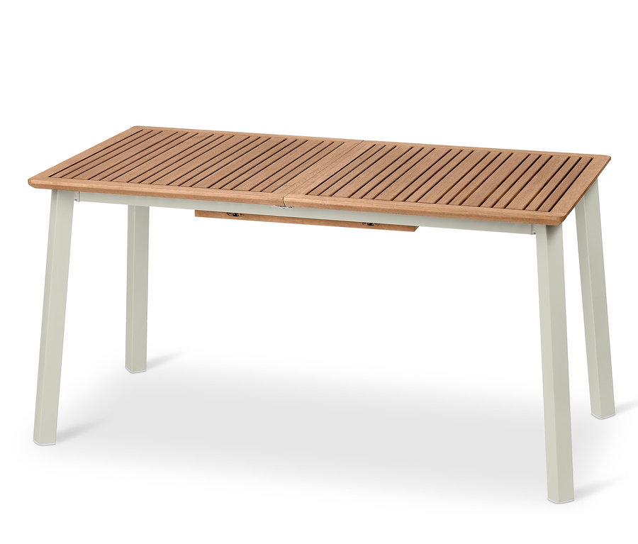 Table à rallonge « Liska » avec plateau en bois et pieds clairs.