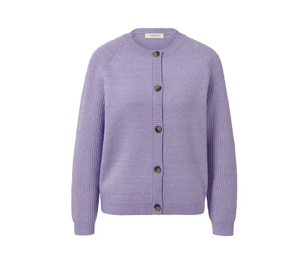 Cardigan en maille violet avec boutons.