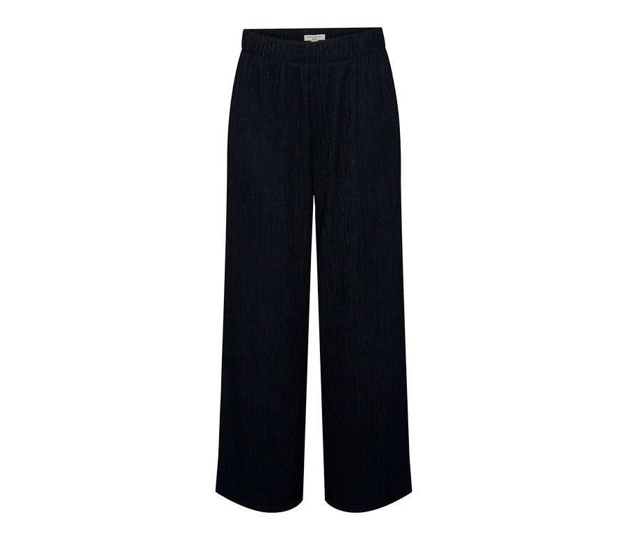 Pantalon plissé bleu foncé.