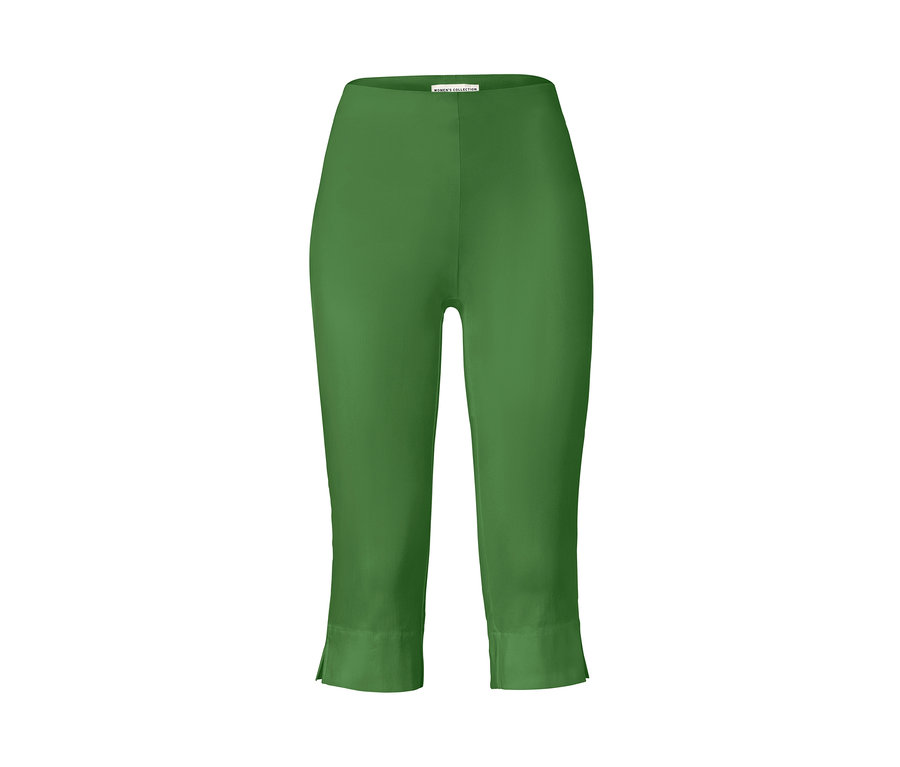 Un pantalon 3/4 stretch vert sur un fond blanc.