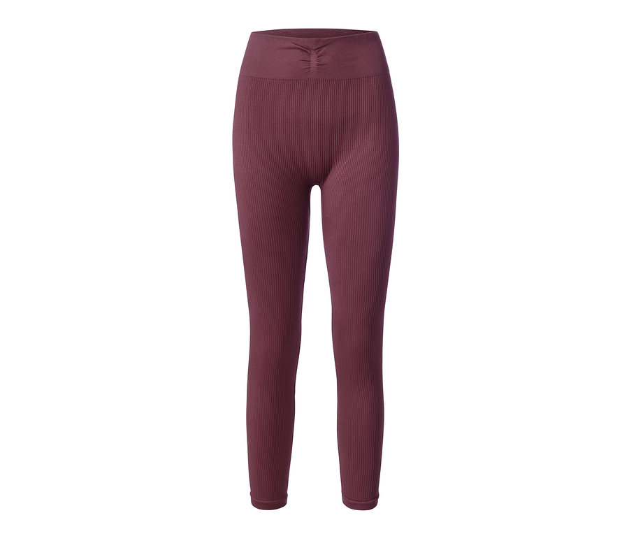 Gros plan sur un Legging de sport technique 7/8 sans coutures.