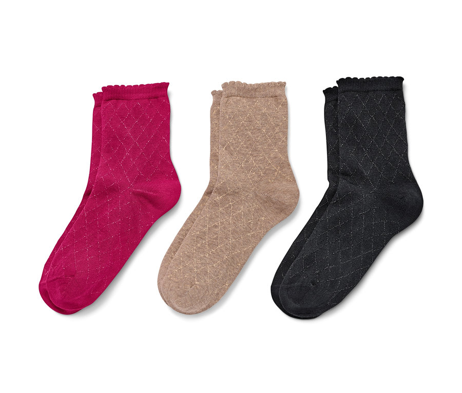 Trois paires de chaussettes avec fil scintillant en framboise, marron clair et noir.