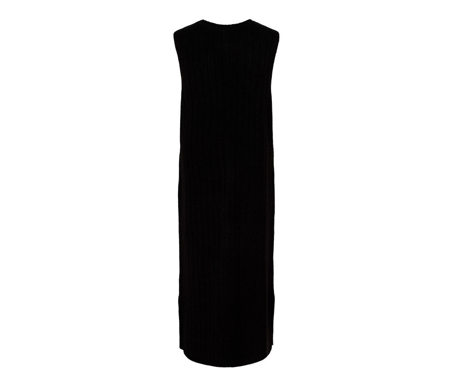 Robe noire en tricot côtelé.