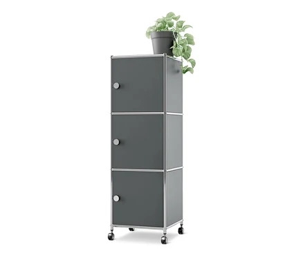 Caisson en métal à roulettes « CN3 » gris avec 3 portes et une plante en pot sur le dessus.