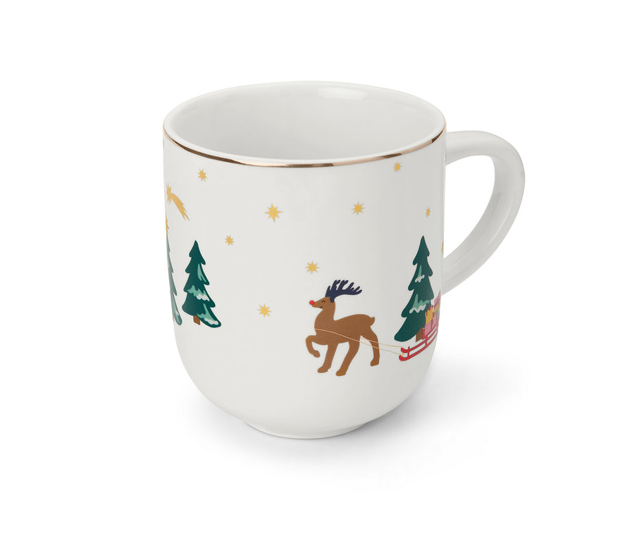 Grand mug blanc à bordure dorée avec un motif de Noël représentant un renne tirant un traîneau entre des arbres.