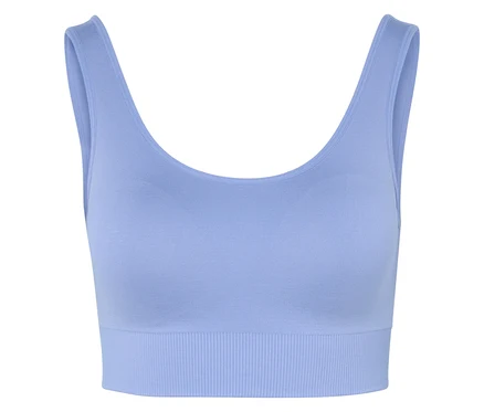 Gros plan d'un bustier de sport sans couture lavande.
