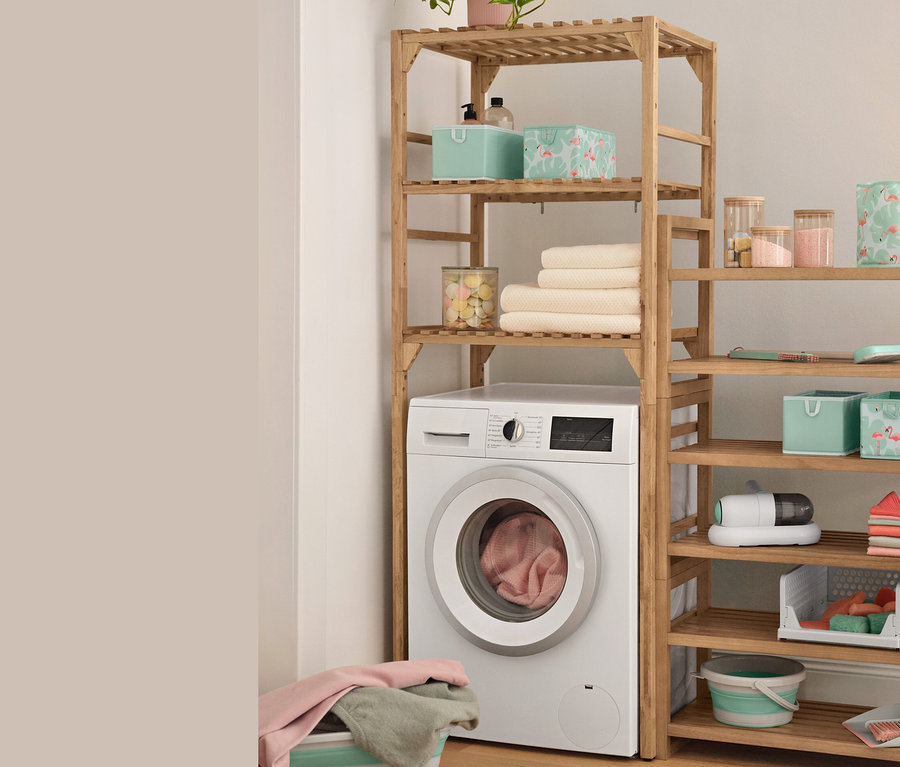 Étagère avec machine à laver, Housse pour planche à repasser, Aspirateur sur batterie professionnel et 2
boîtes de rangement pour tiroir.